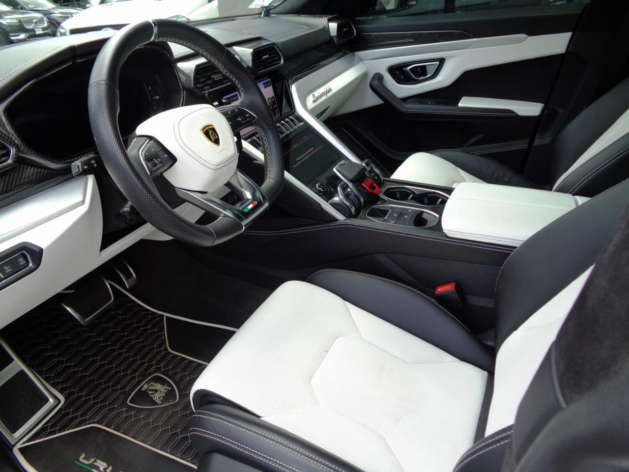 Lamborghini Urus AWD 2020