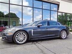 2018 Porsche Panamera 