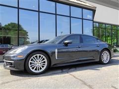 2018 Porsche Panamera 