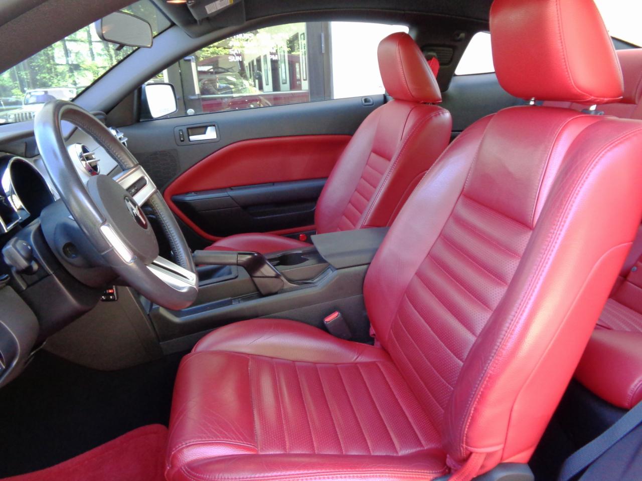 Ford Mustang 2dr Cpe GT Deluxe 2006