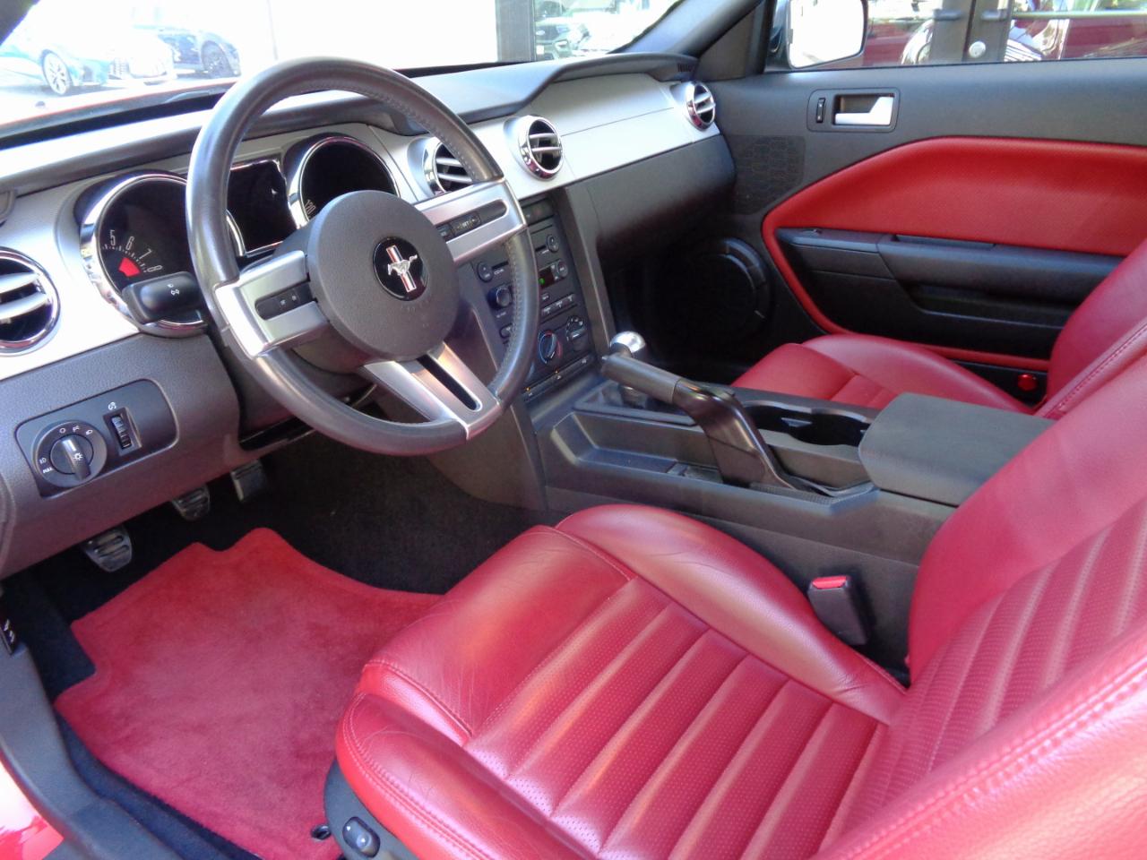 Ford Mustang 2dr Cpe GT Deluxe 2006