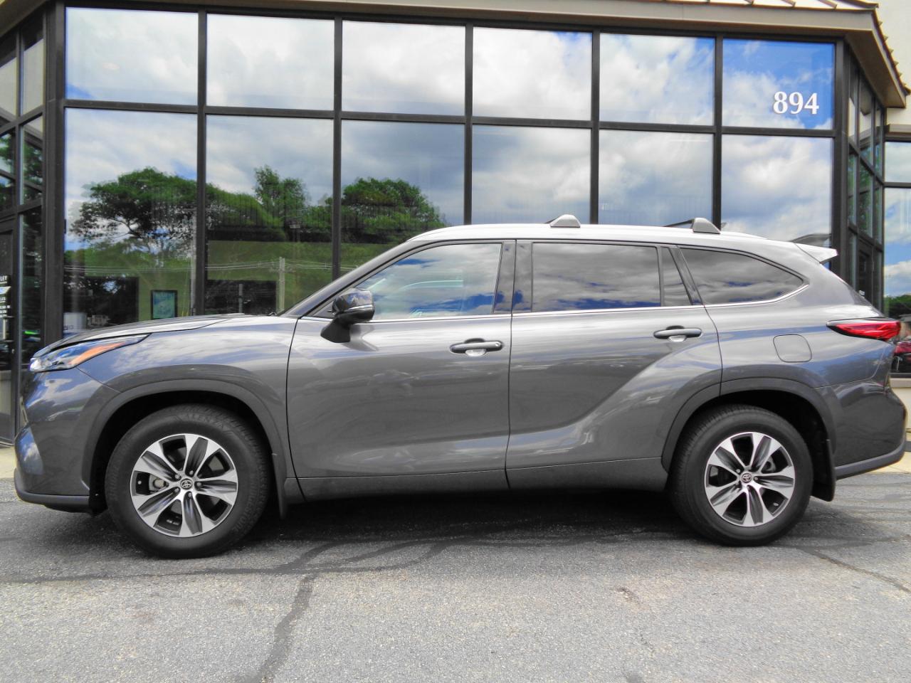 Toyota Highlander XLE AWD (Natl) 2022