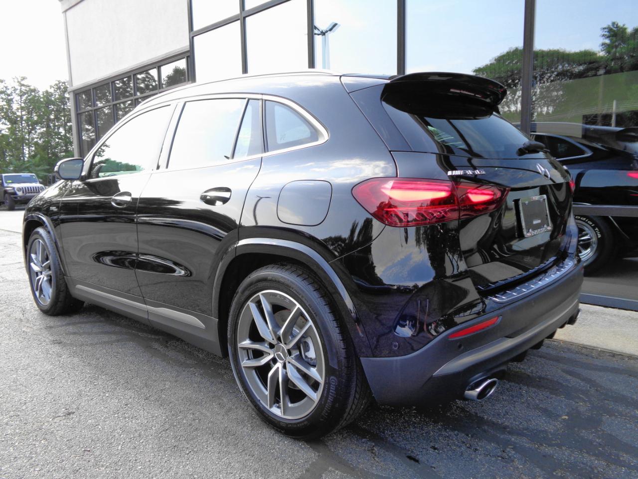 Mercedes-Benz GLA AMG GLA 35 4MATIC SUV 2025
