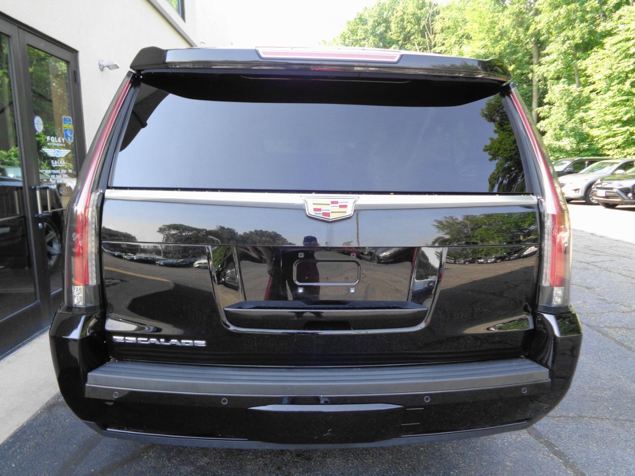 Cadillac Escalade ESV 4WD 4dr Luxury 2015