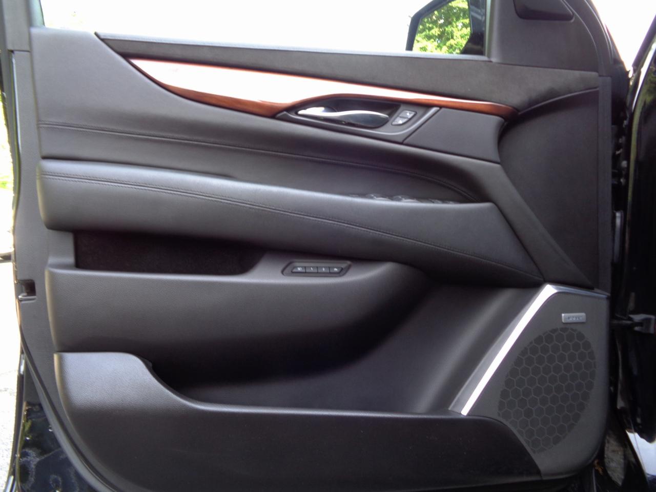 Cadillac Escalade ESV 4WD 4dr Luxury 2015