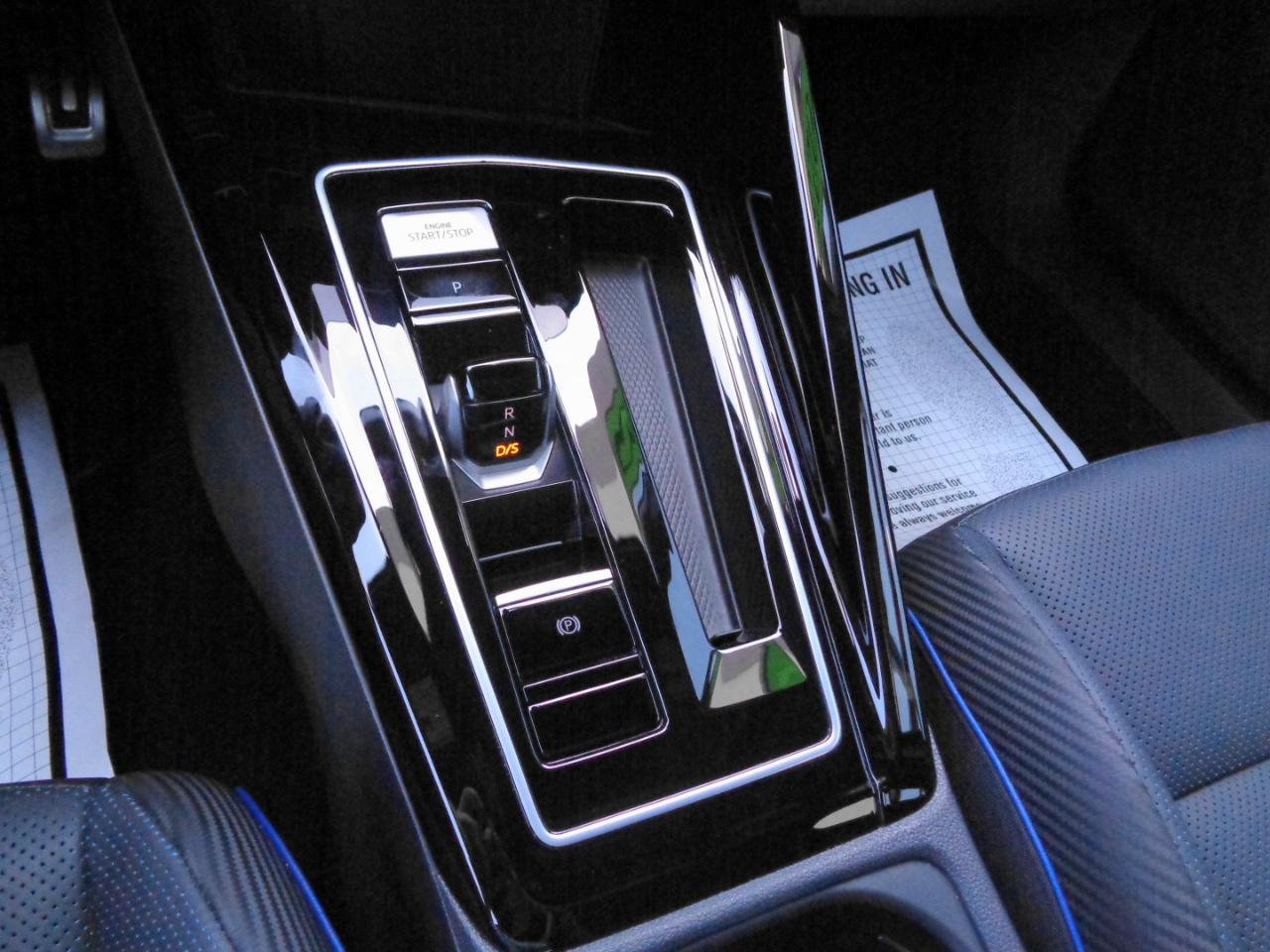 Volkswagen Golf R 2.0T DSG 2025