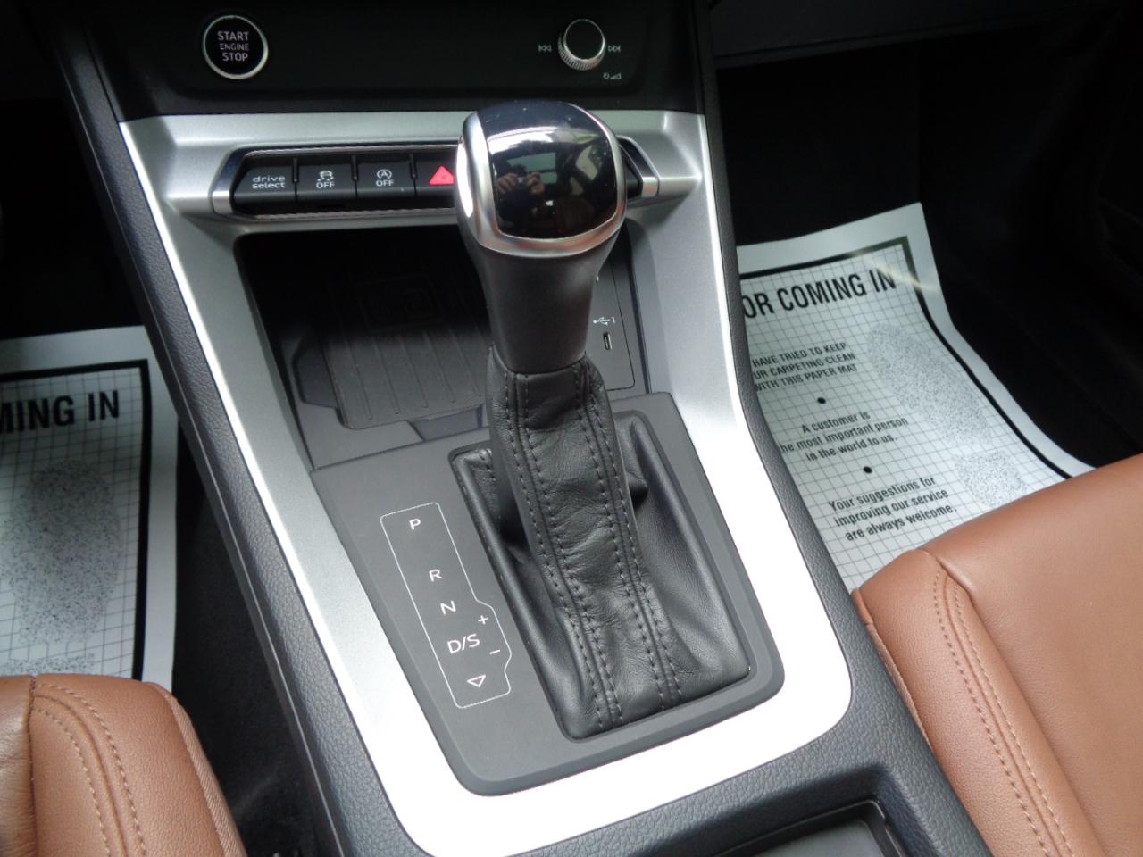 Audi Q3 S line Premium 45 TFSI quattro 2024
