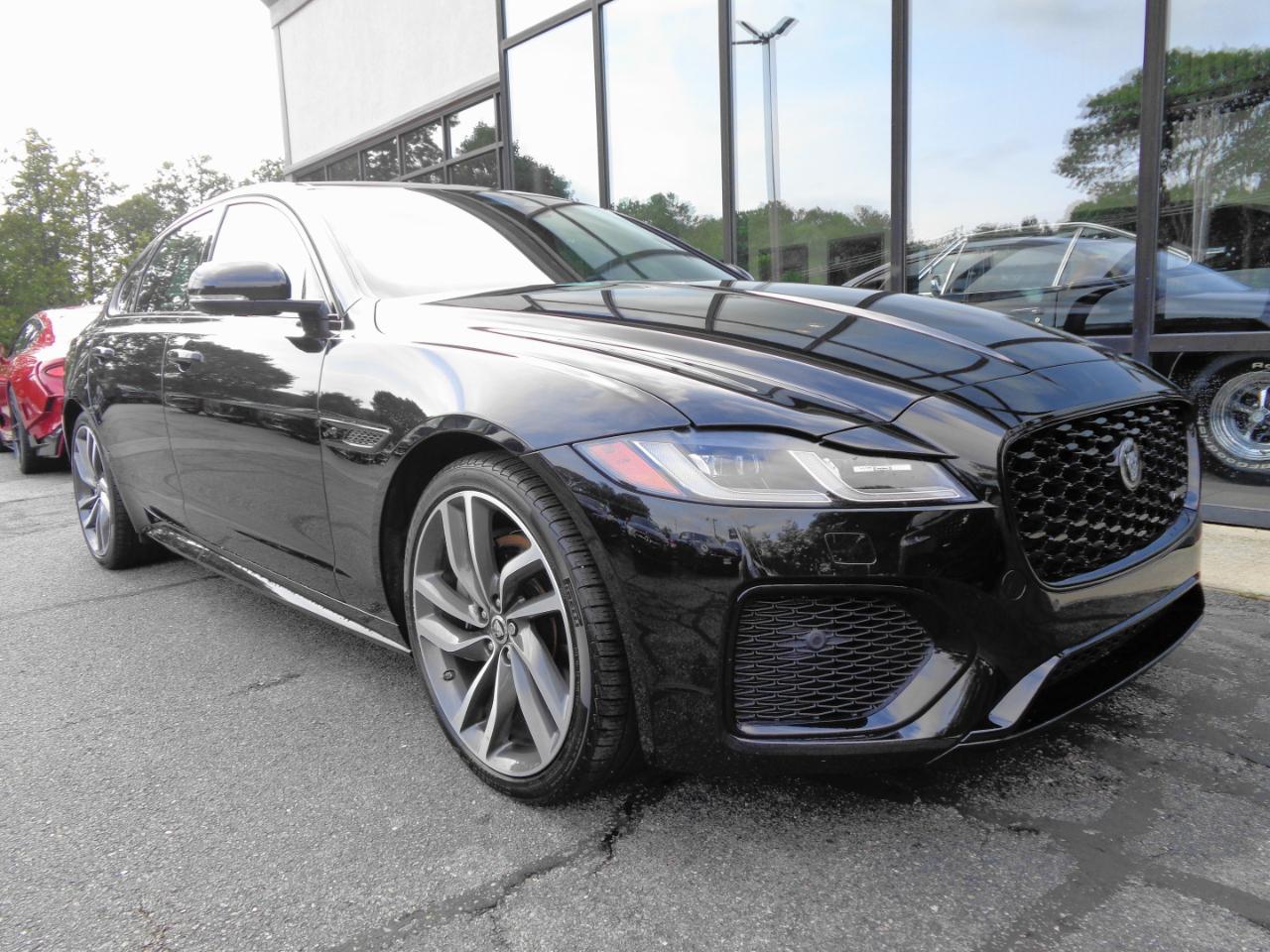 Jaguar XF R-Dynamic SE Sedan AWD 2024