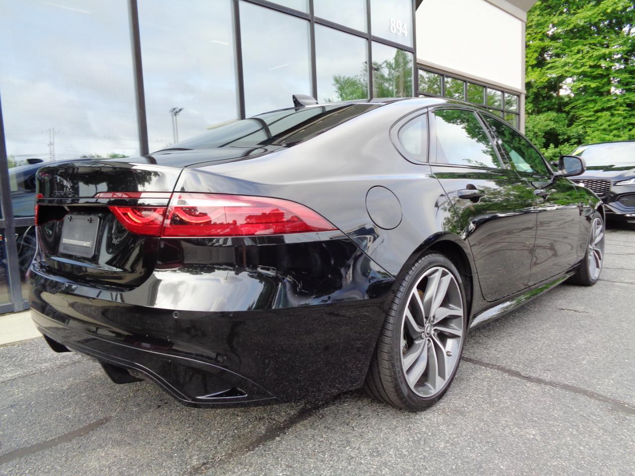 Jaguar XF R-Dynamic SE Sedan AWD 2024