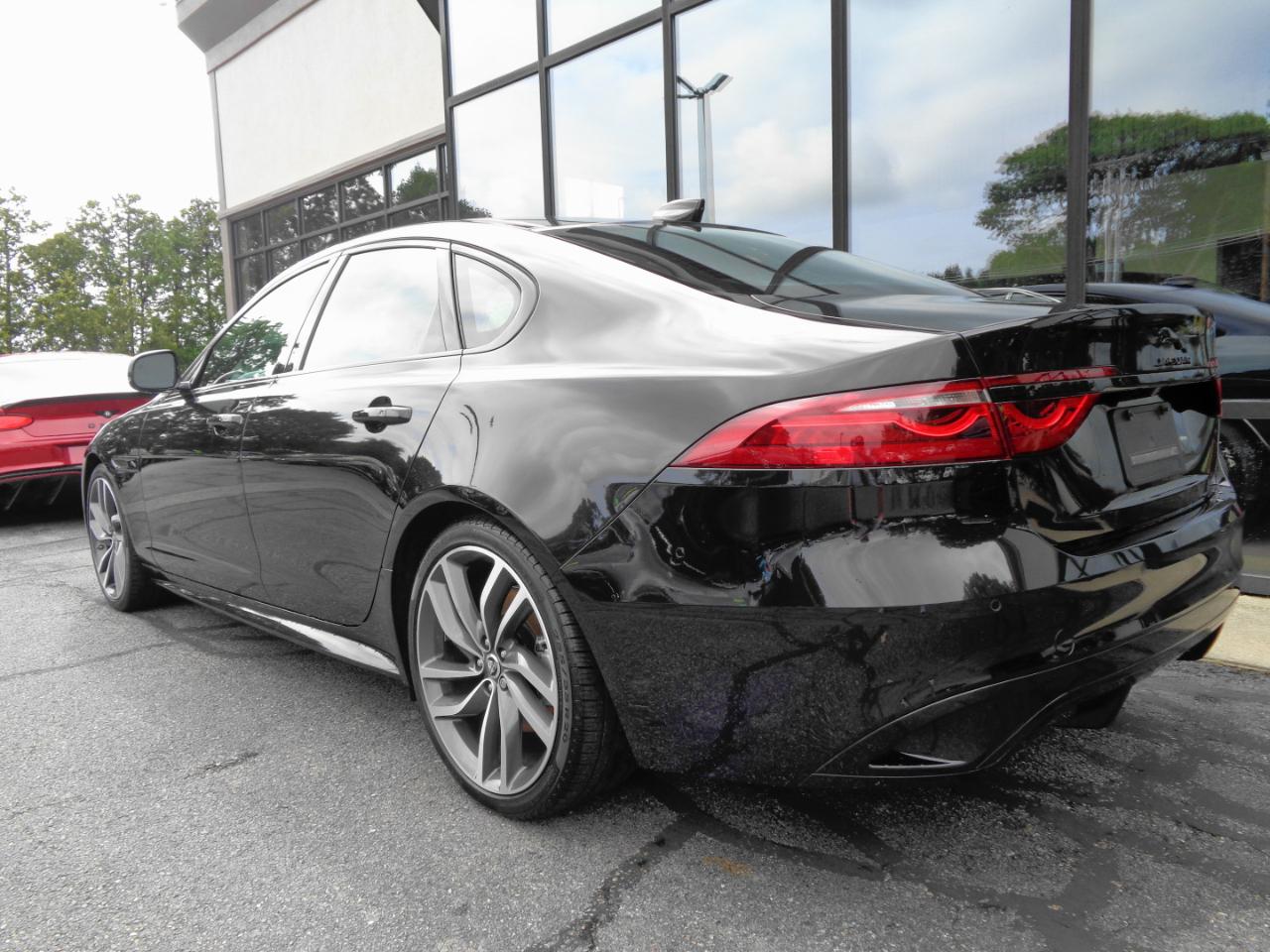 Jaguar XF R-Dynamic SE Sedan AWD 2024