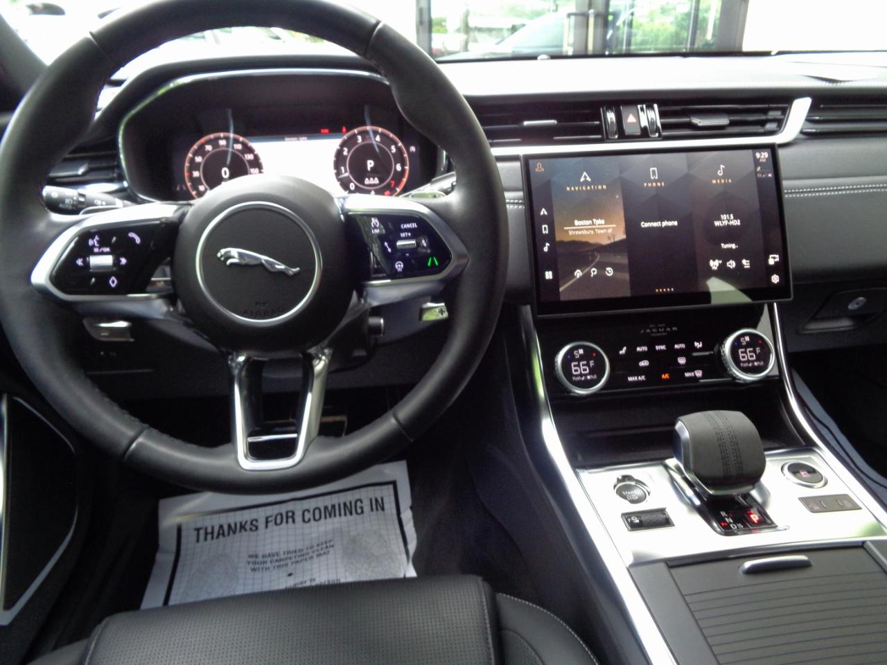 Jaguar XF R-Dynamic SE Sedan AWD 2024