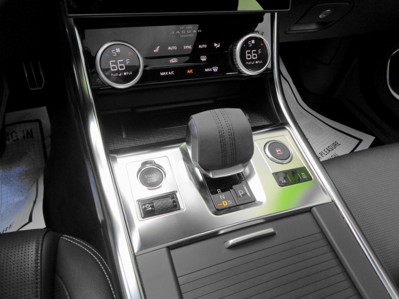 Jaguar XF R-Dynamic SE Sedan AWD 2024