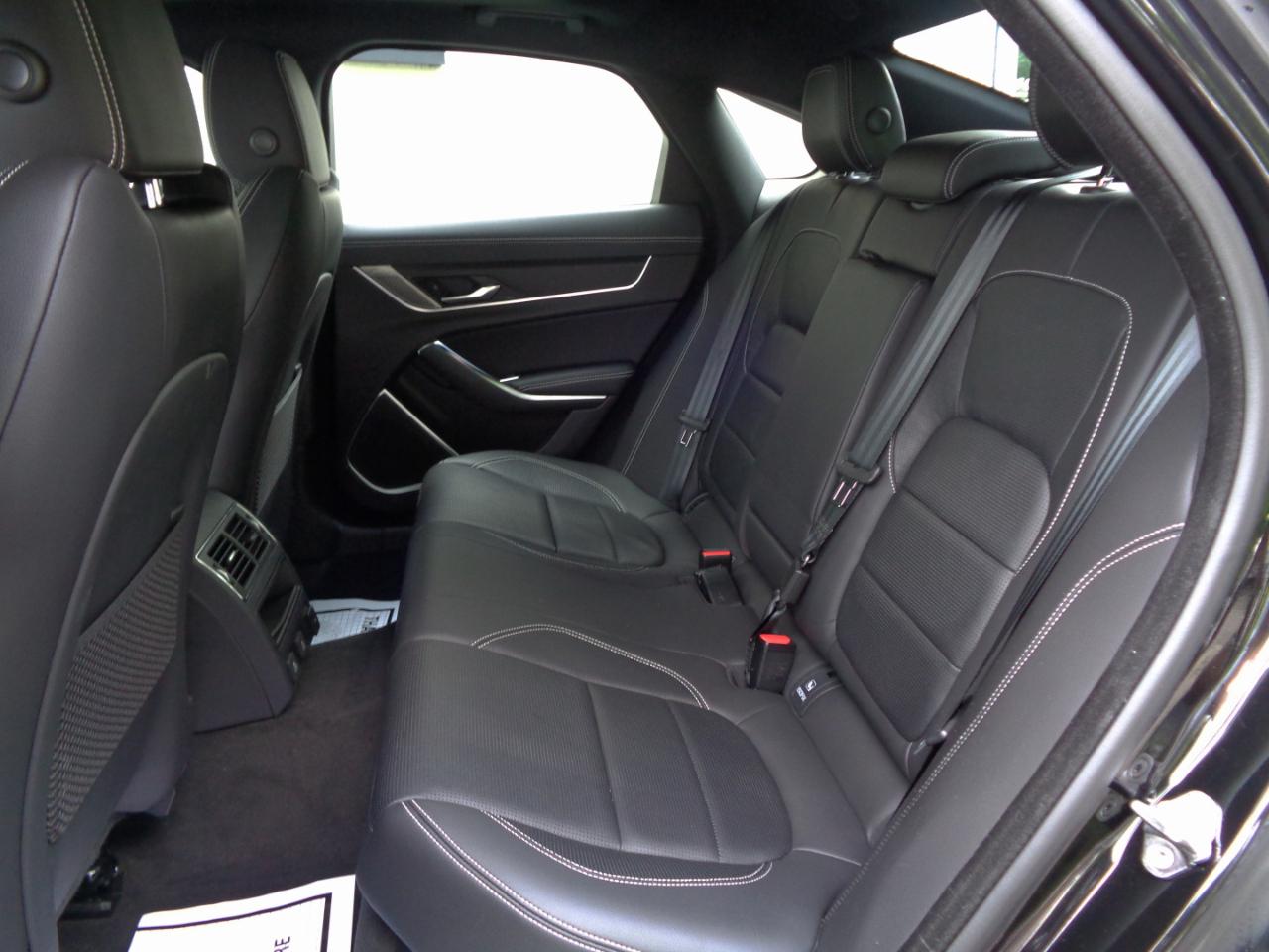 Jaguar XF R-Dynamic SE Sedan AWD 2024