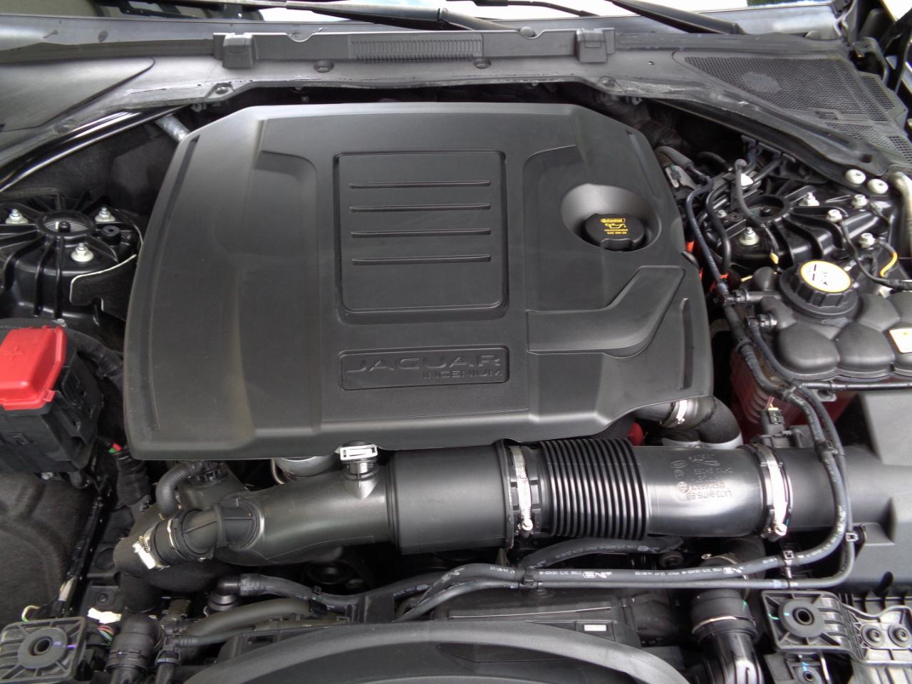 Jaguar XF R-Dynamic SE Sedan AWD 2024