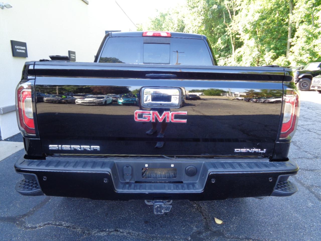 GMC Sierra 1500 4WD Crew Cab 143.5" Denali 2017