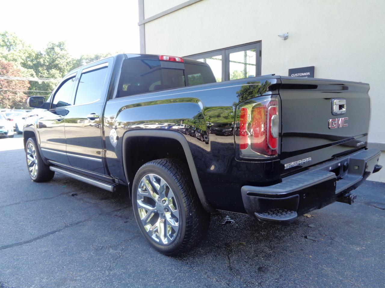 GMC Sierra 1500 4WD Crew Cab 143.5" Denali 2017