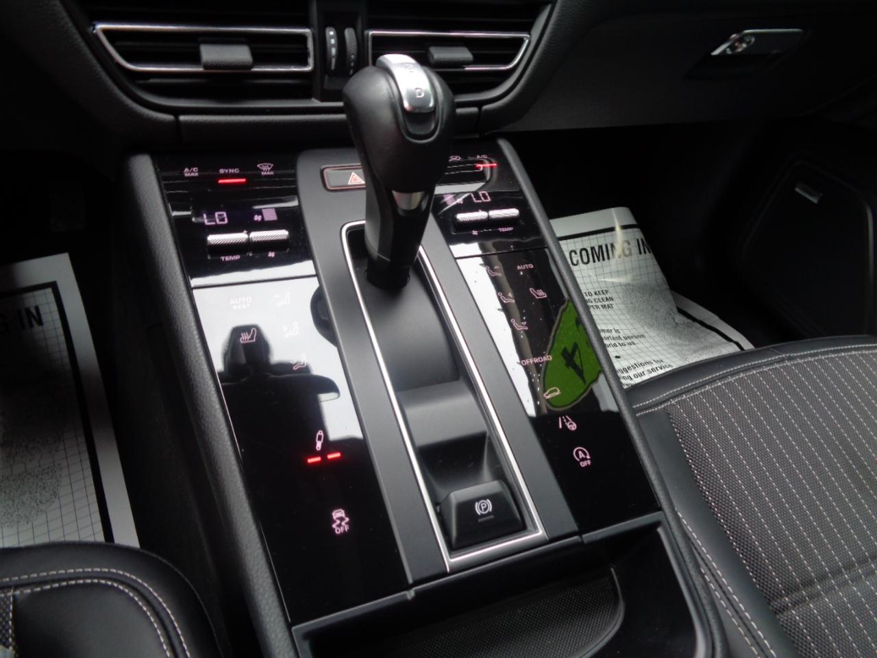 Porsche Macan T AWD 2024