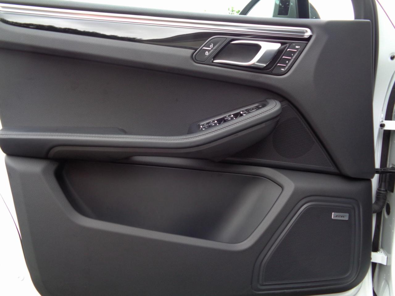 Porsche Macan T AWD 2024