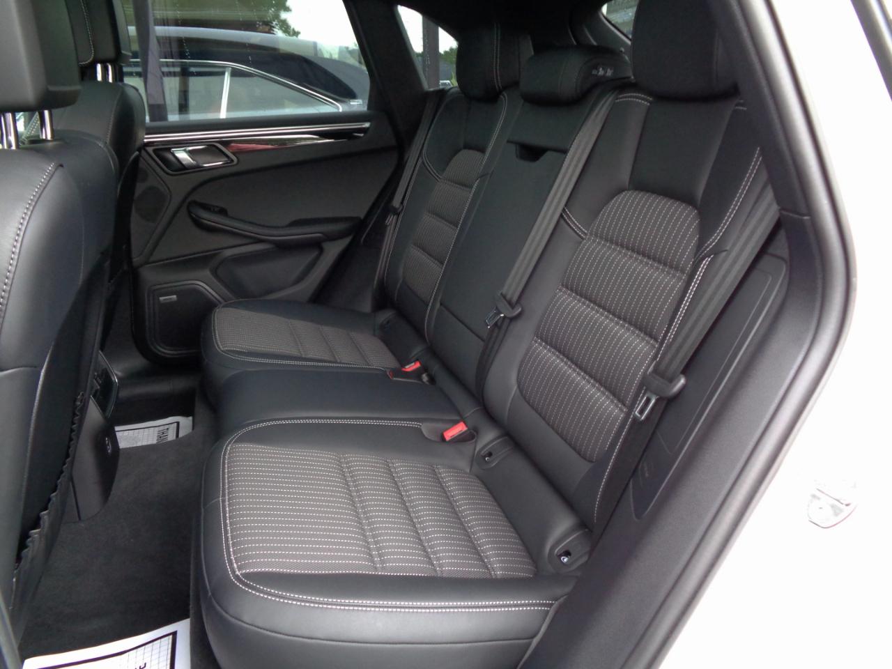 Porsche Macan T AWD 2024