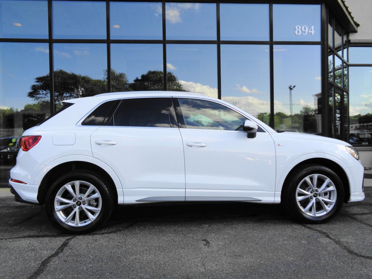 Audi Q3 S line Premium 45 TFSI quattro 2024