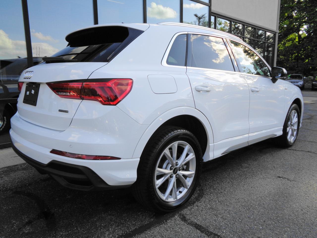 Audi Q3 S line Premium 45 TFSI quattro 2024