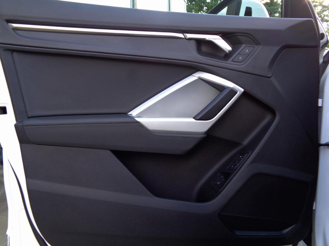 Audi Q3 S line Premium 45 TFSI quattro 2024