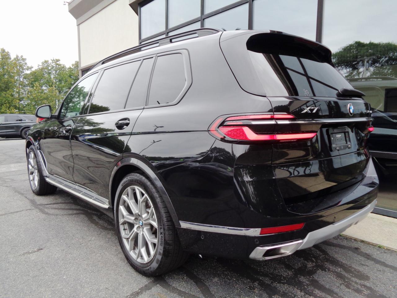 BMW X7 xDrive40i Sports Activity Vehicle 2024