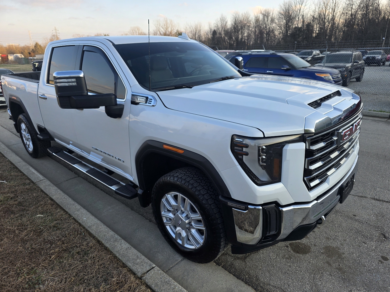 GMC Sierra 2500HD 4WD Crew Cab 153.7" SLT 2024