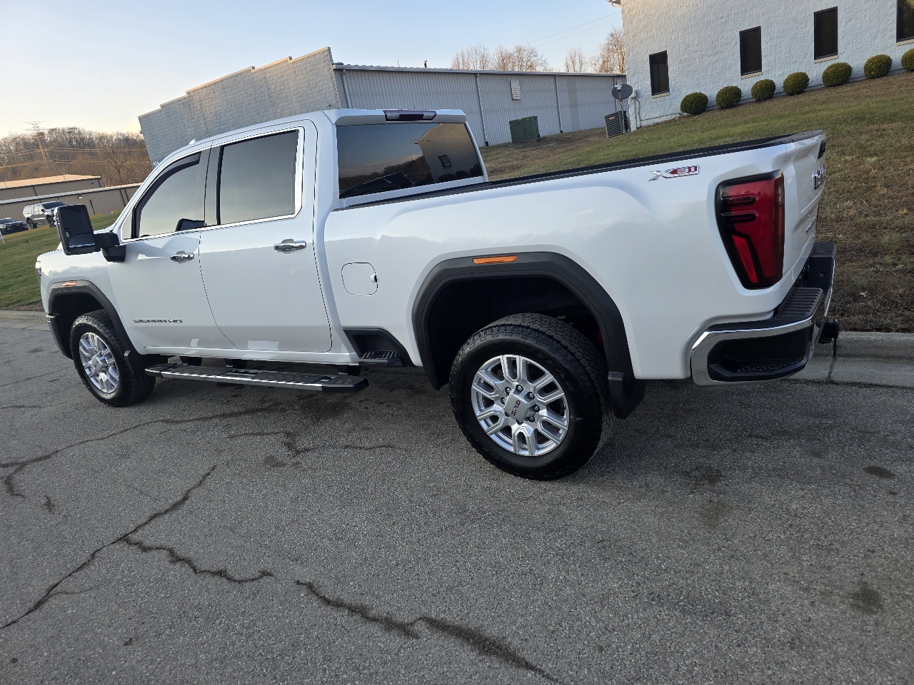 GMC Sierra 2500HD 4WD Crew Cab 153.7" SLT 2024