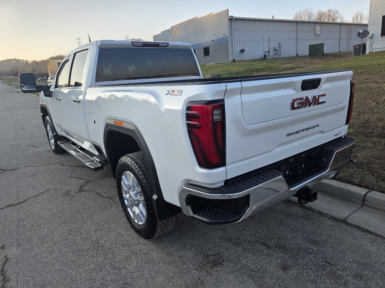 GMC Sierra 2500HD 4WD Crew Cab 153.7" SLT 2024