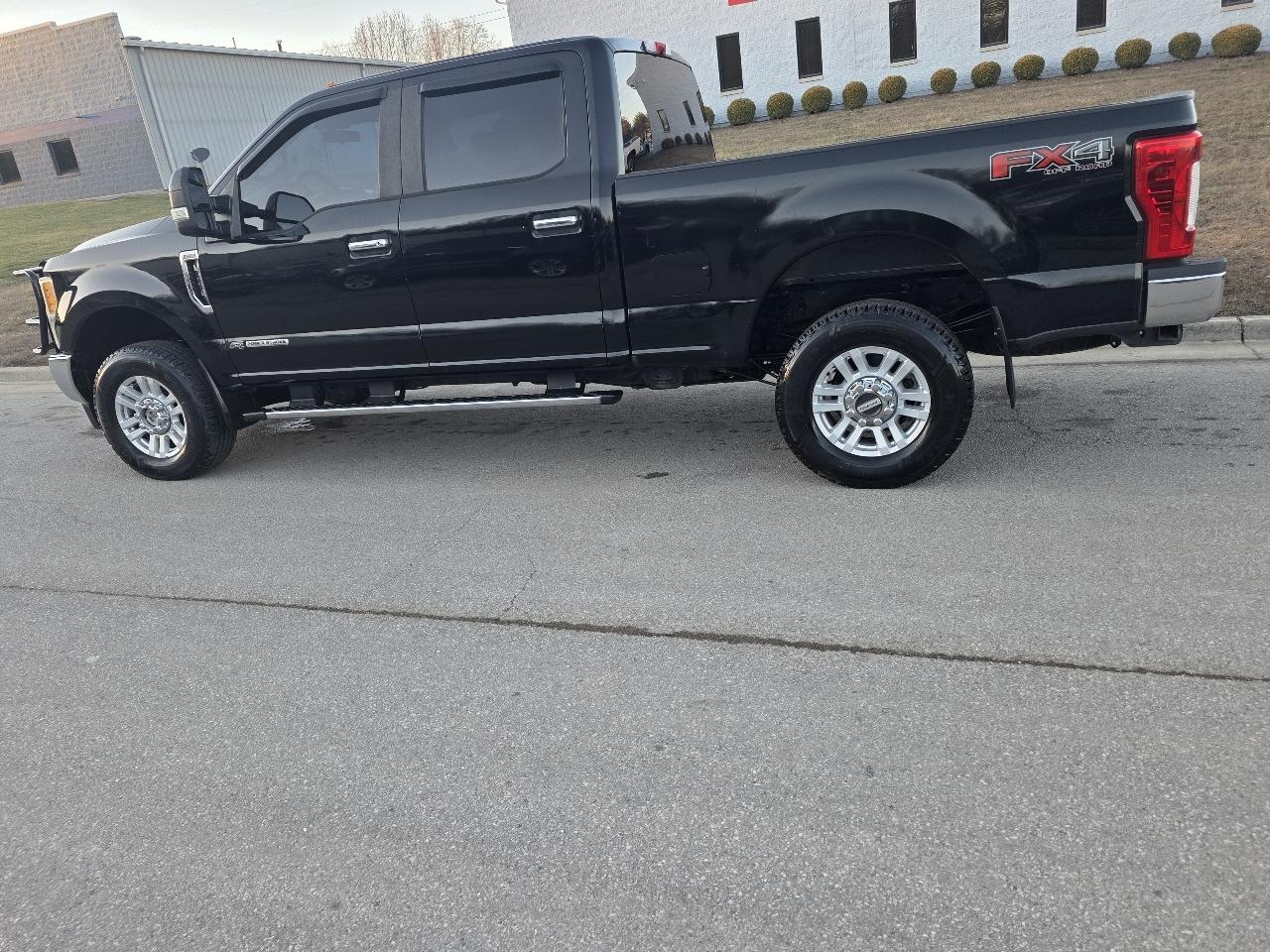 Ford F-250 SD XLT Crew Cab SWB 4WD 2017