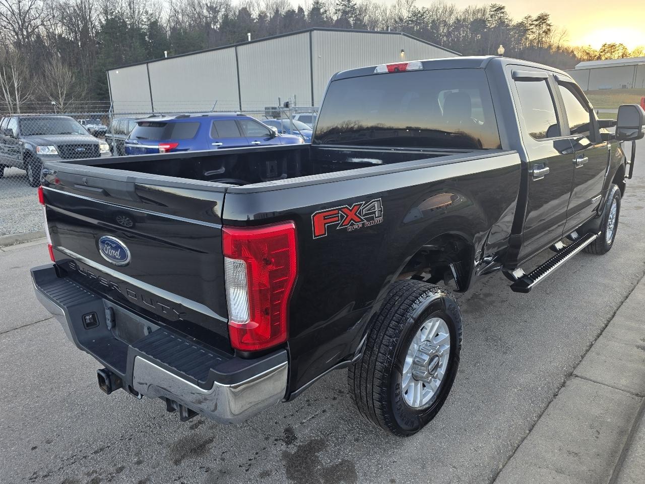 Ford F-250 SD XLT Crew Cab SWB 4WD 2017