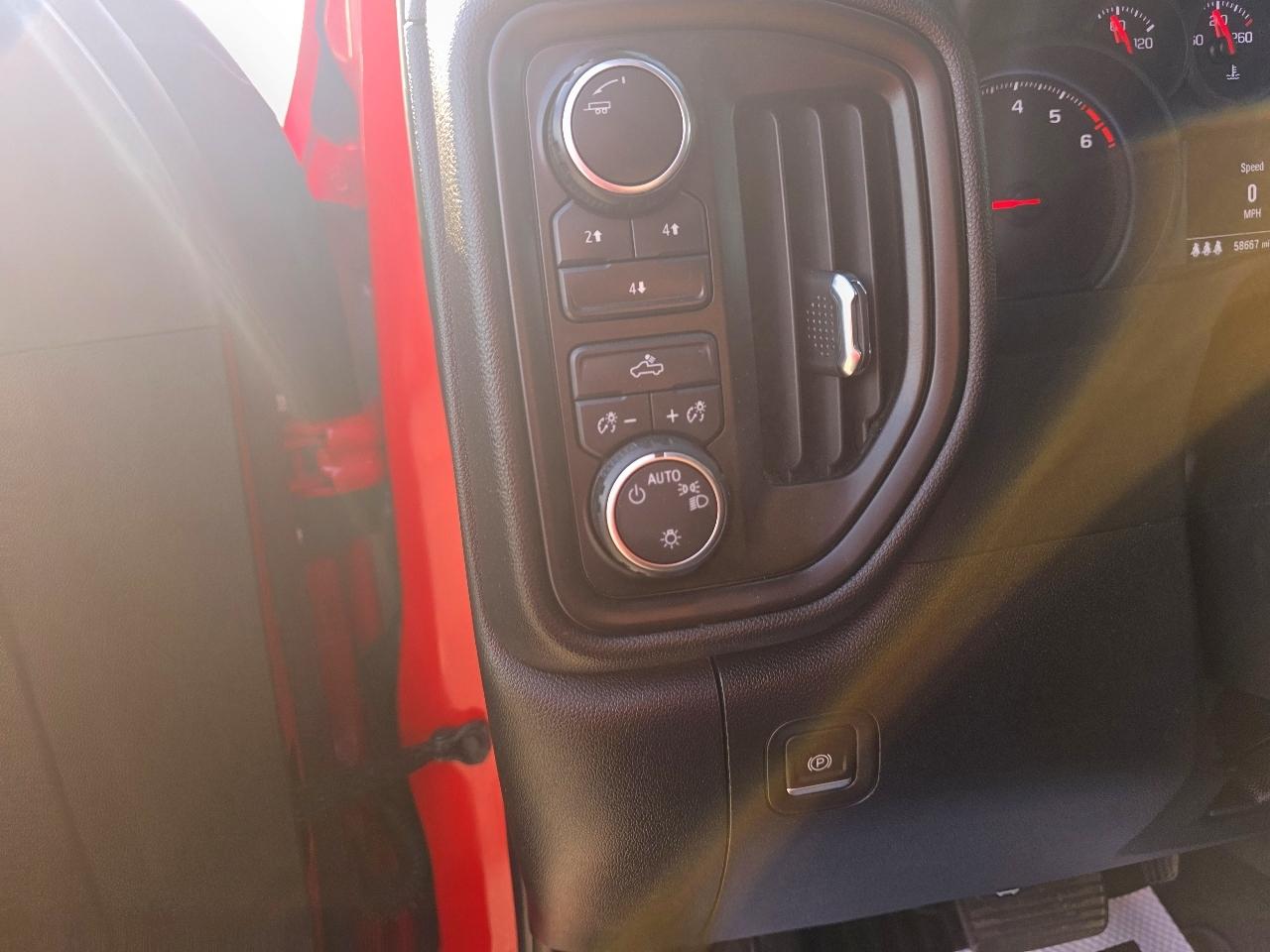 Chevrolet Silverado 2500HD Custom Crew Cab Short Box 4WD 2024