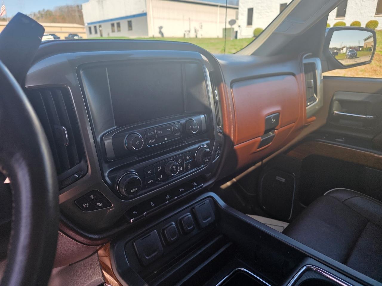 Chevrolet Silverado 1500 4WD Crew Cab 153.0" High Country 2015