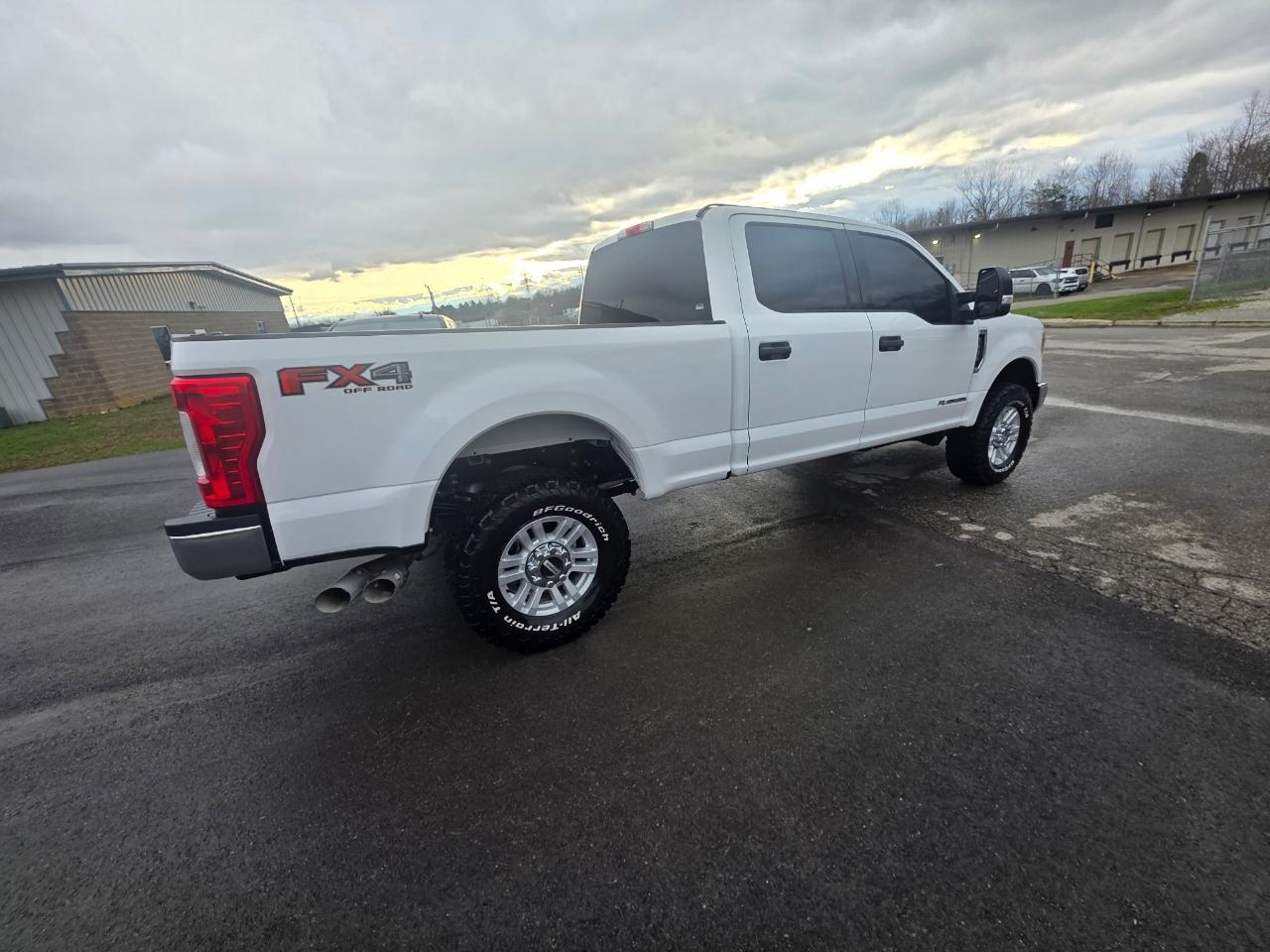 Ford F-250 SD XLT Crew Cab 4WD 2017