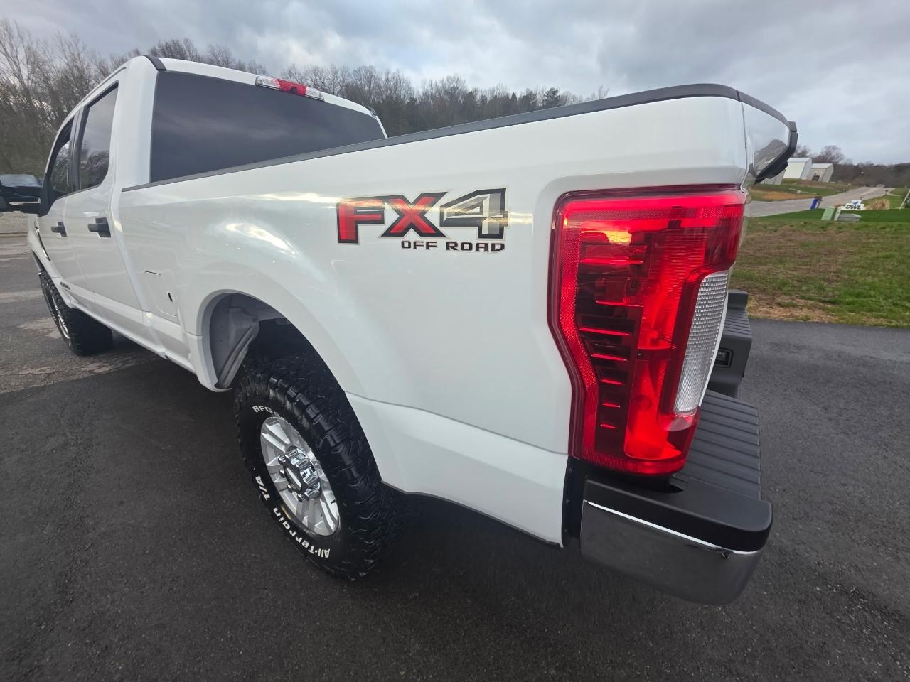 Ford F-250 SD XLT Crew Cab 4WD 2017