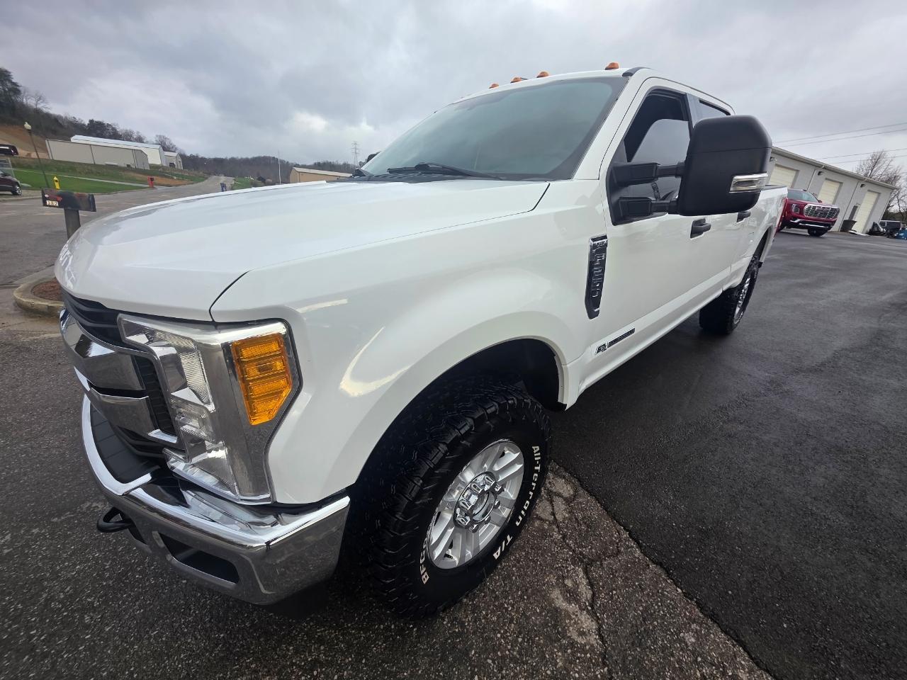 Ford F-250 SD XLT Crew Cab 4WD 2017