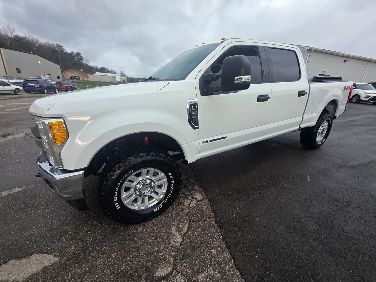 Ford F-250 SD XLT Crew Cab 4WD 2017