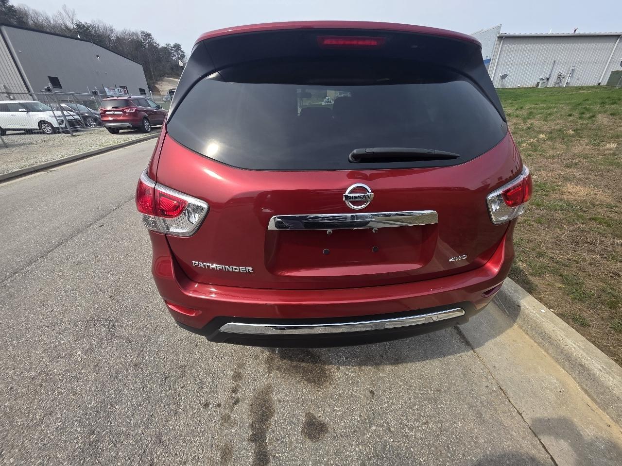 Nissan Pathfinder S 4WD 2014