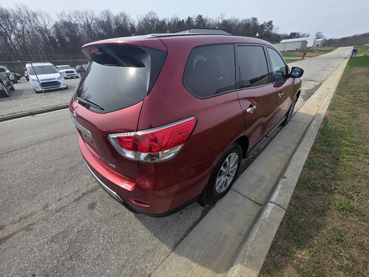 Nissan Pathfinder S 4WD 2014