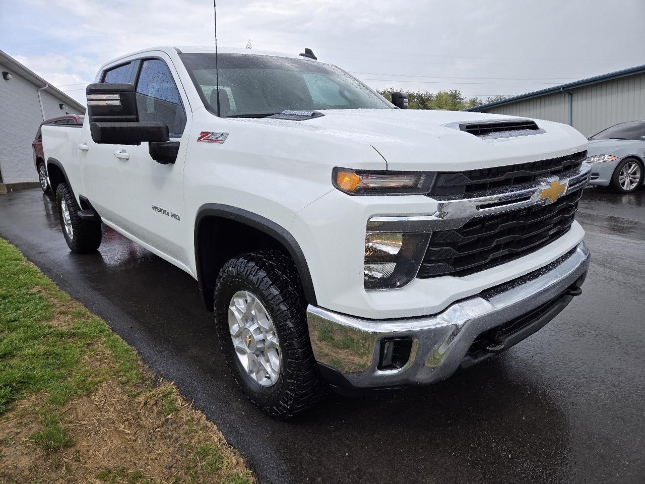 Chevrolet Silverado 2500HD 4WD Crew Cab 153.7" LT 2024