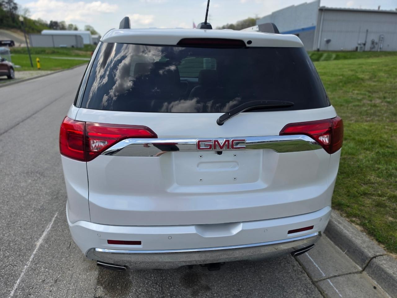 GMC Acadia Denali AWD 2017