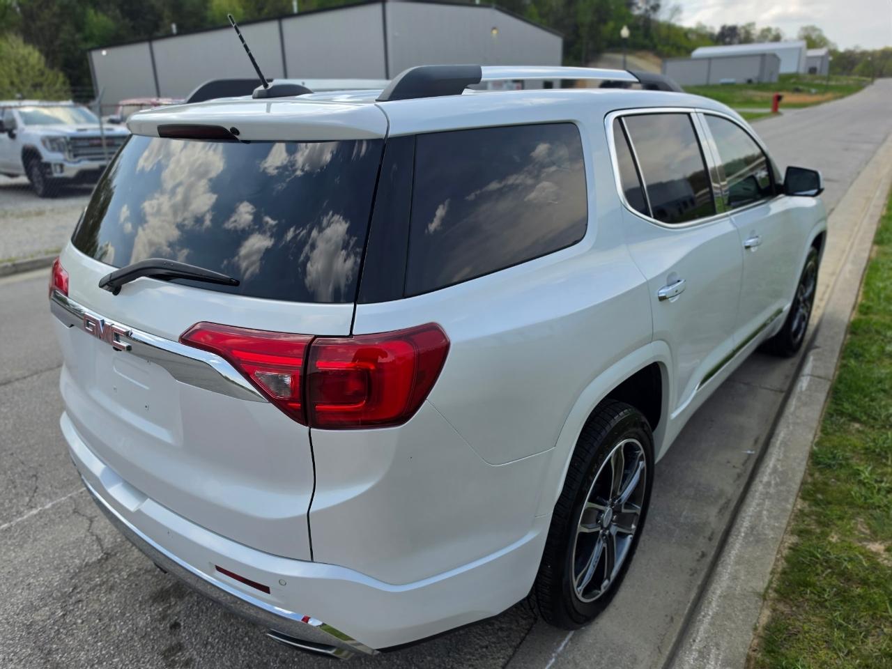 GMC Acadia Denali AWD 2017