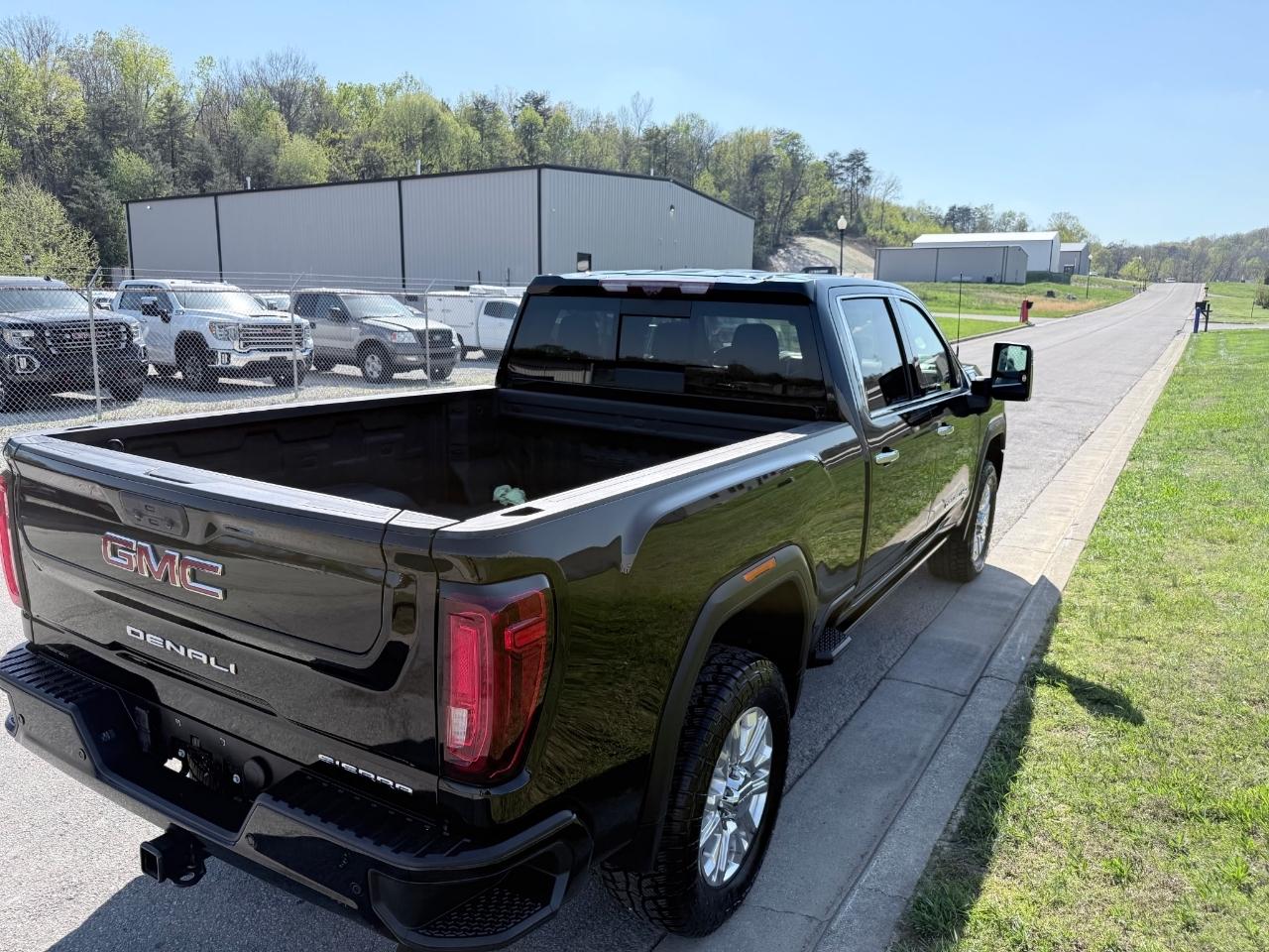 GMC Sierra 2500HD Denali Crew Cab 4WD SB 2023