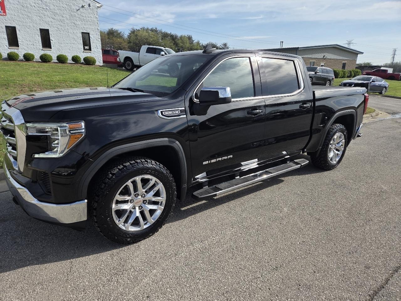 GMC Sierra 1500 4WD Crew Cab 147" SLE 2021