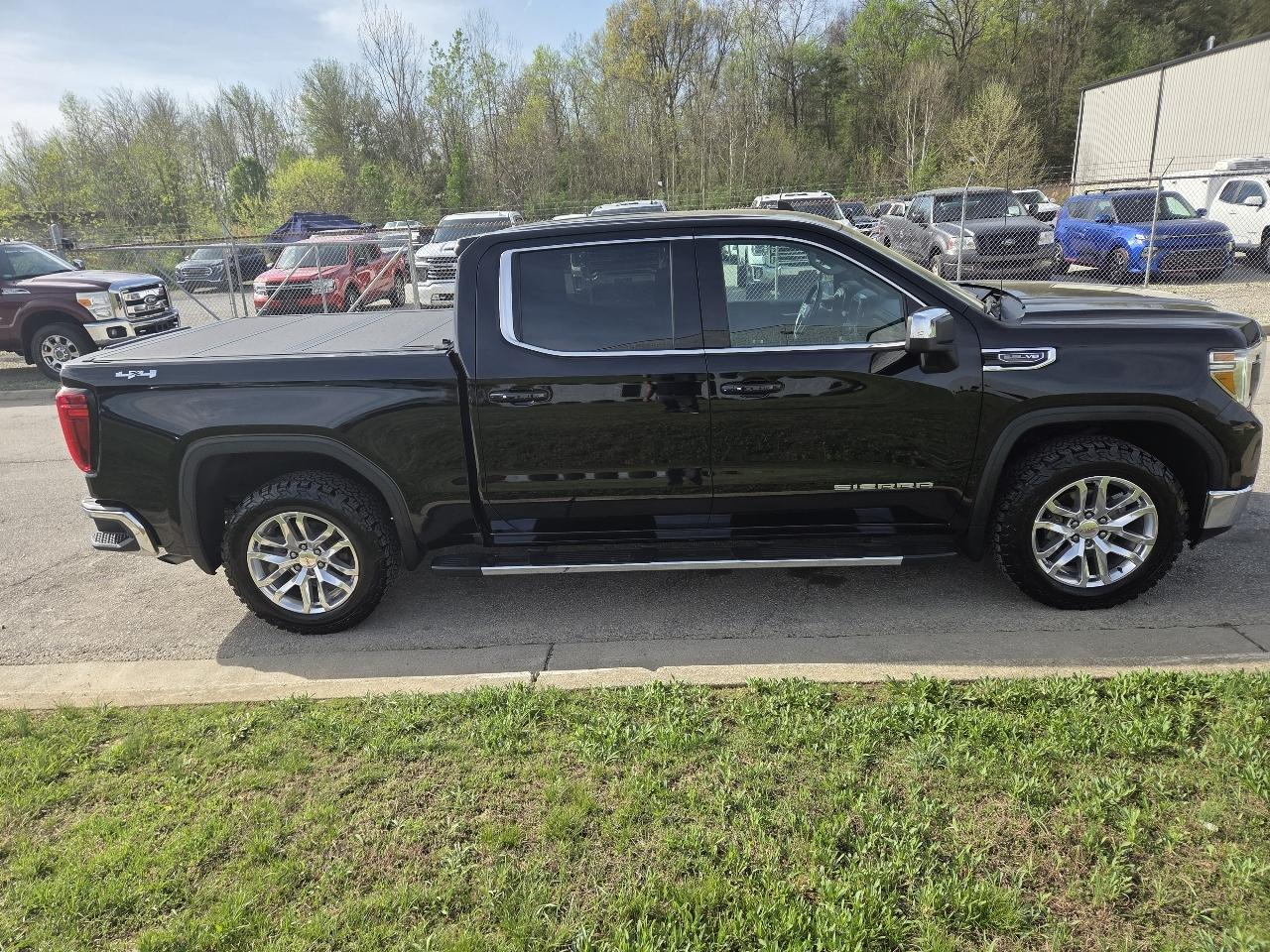 GMC Sierra 1500 4WD Crew Cab 147" SLE 2021