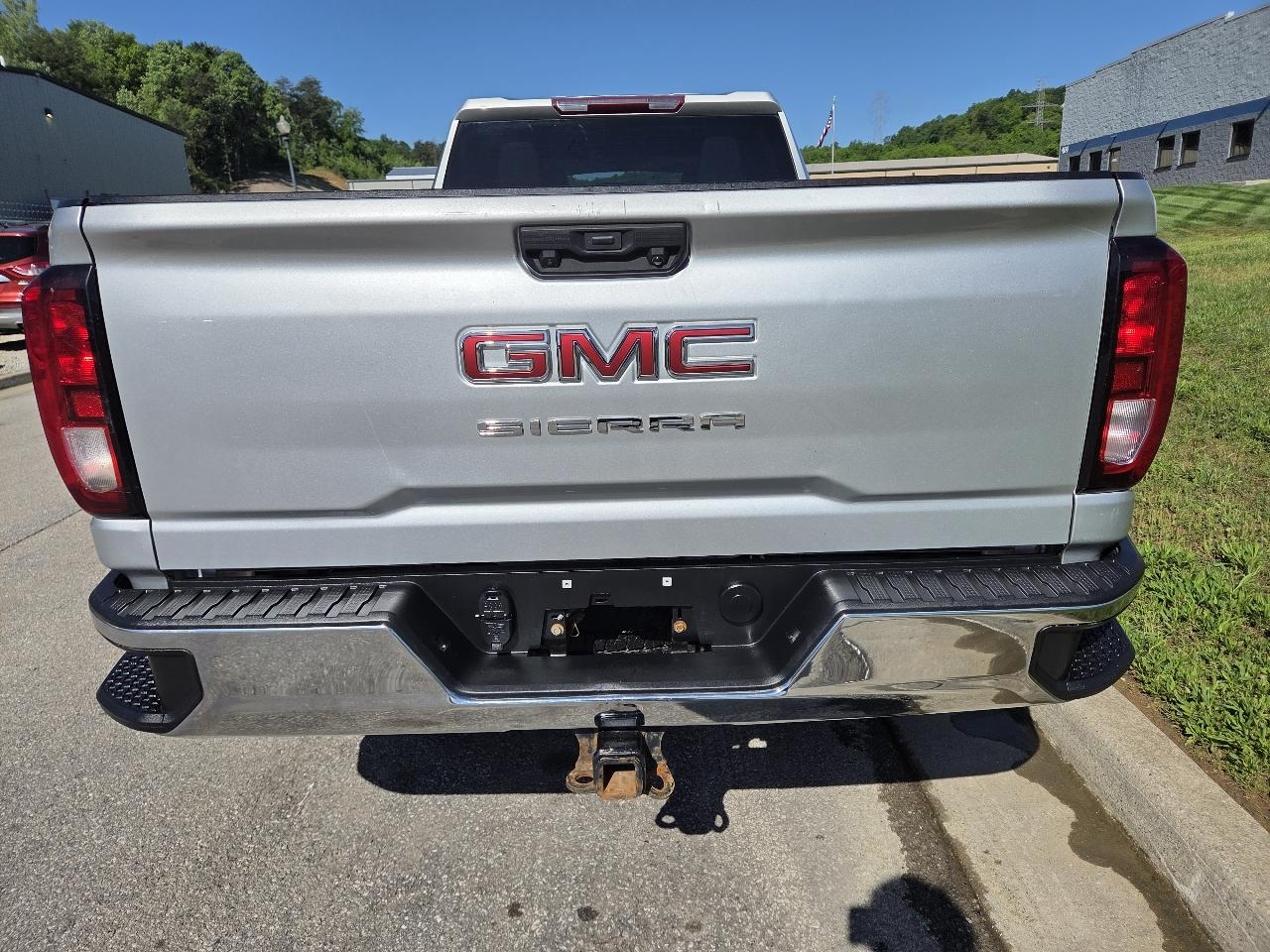 GMC Sierra 3500HD Pro Crew Cab 4WD SB 2023