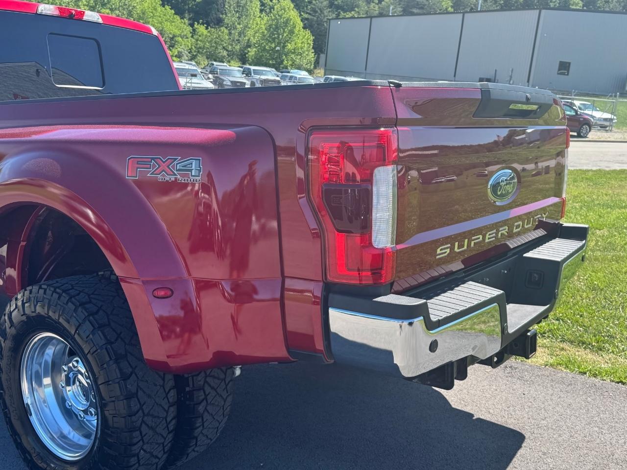 Ford F-350 SD Lariat Crew Cab 4WD DRW 2017