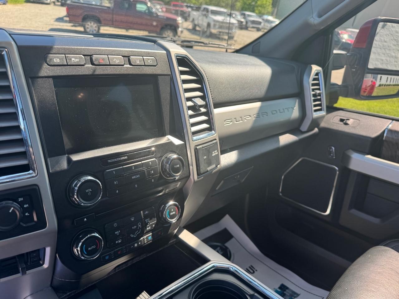 Ford F-350 SD Lariat Crew Cab 4WD DRW 2017