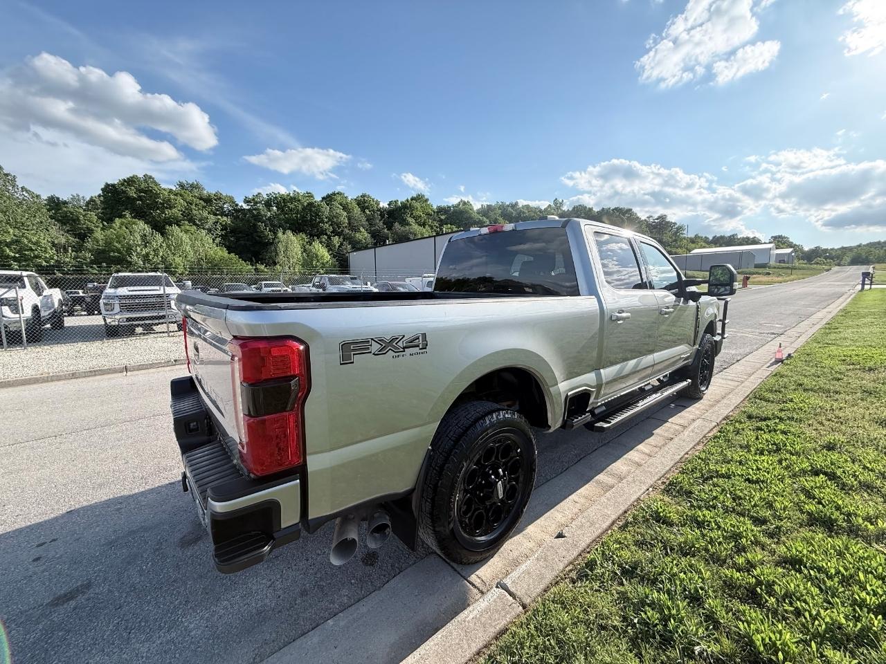 Ford F-350 SD XLT 4WD 2023